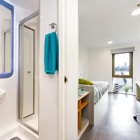 For Students Only Ensuites With Shared Kitchen At Vibrant Byrom Point Retreat With Gym, Study Room And Social Lounge In Liverpool Exterior photo