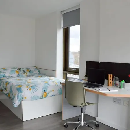 For Students Only Ensuites With Shared Kitchen At Vibrant Byrom Point Retreat With Gym, Study Room And Social Lounge In Liverpool Exterior photo