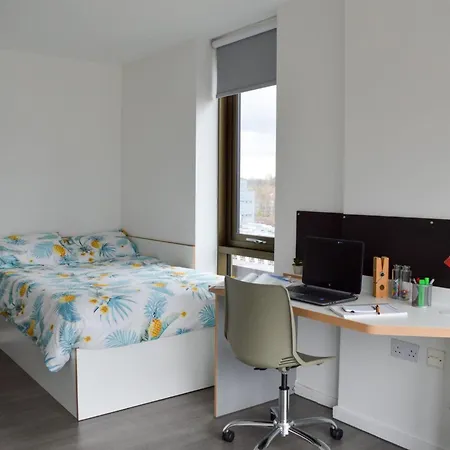 For Students Only Ensuites With Shared Kitchen At Vibrant Byrom Point Retreat With Gym, Study Room And Social Lounge In Liverpool Exterior photo