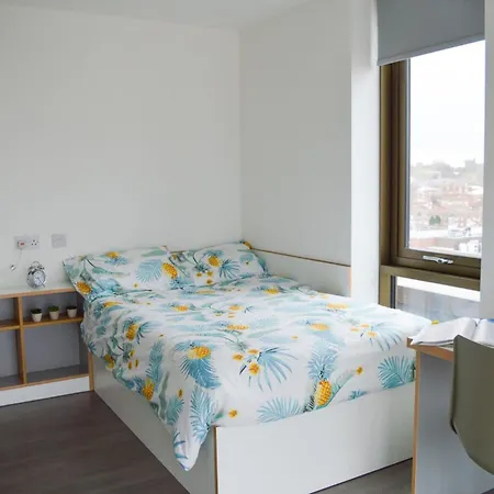 For Students Only Ensuites With Shared Kitchen At Vibrant Byrom Point Retreat With Gym, Study Room And Social Lounge In Liverpool Exterior photo