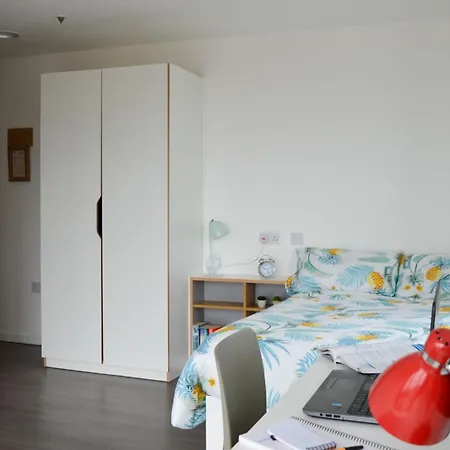 For Students Only Ensuites With Shared Kitchen At Vibrant Byrom Point Retreat With Gym, Study Room And Social Lounge In Liverpool Exterior photo