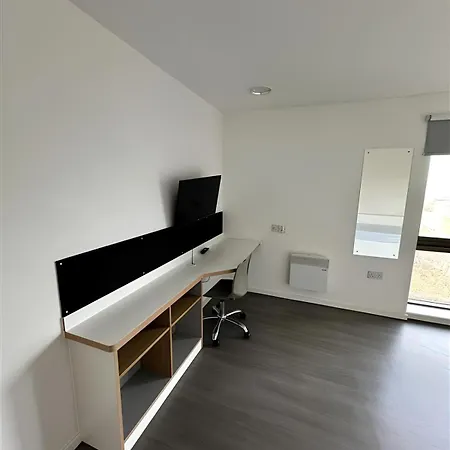 For Students Only Ensuites With Shared Kitchen At Vibrant Byrom Point Retreat With Gym, Study Room And Social Lounge In Liverpool Exterior photo