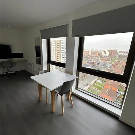 For Students Only Ensuites With Shared Kitchen At Vibrant Byrom Point Retreat With Gym, Study Room And Social Lounge In Liverpool Exterior photo