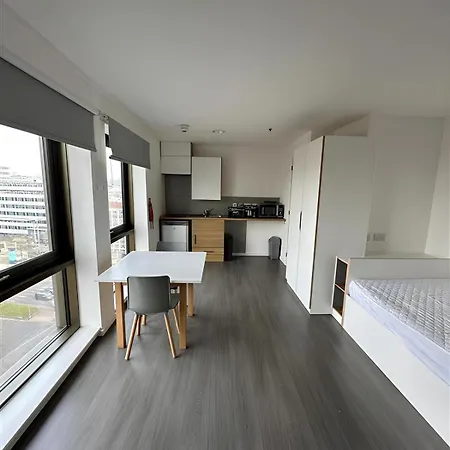 For Students Only Ensuites With Shared Kitchen At Vibrant Byrom Point Retreat With Gym, Study Room And Social Lounge In Liverpool Exterior photo
