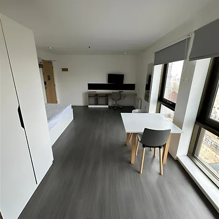 For Students Only Ensuites With Shared Kitchen At Vibrant Byrom Point Retreat With Gym, Study Room And Social Lounge In Liverpool Exterior photo