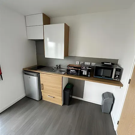 For Students Only Ensuites With Shared Kitchen At Vibrant Byrom Point Retreat With Gym, Study Room And Social Lounge In Liverpool Exterior photo