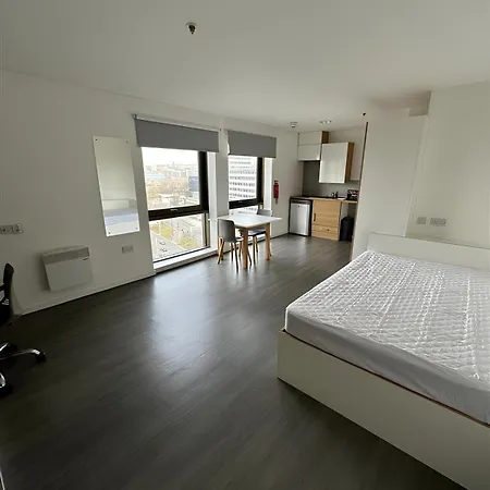 For Students Only Ensuites With Shared Kitchen At Vibrant Byrom Point Retreat With Gym, Study Room And Social Lounge In Liverpool Exterior photo