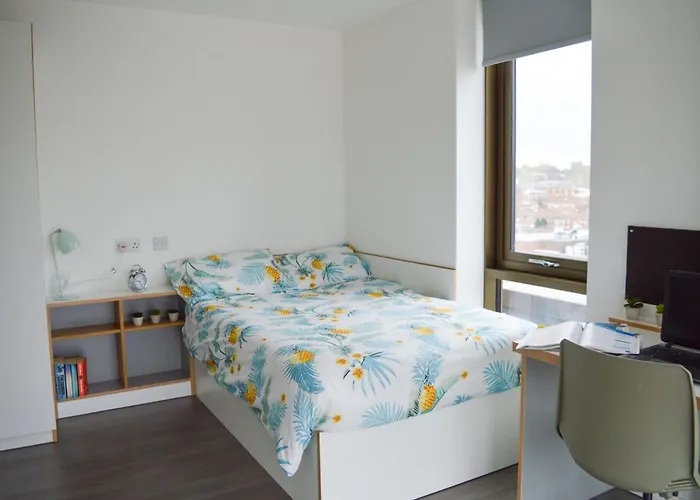For Students Only Ensuites With Shared Kitchen At Vibrant Byrom Point Retreat With Gym, Study Room And Social Lounge In Liverpool