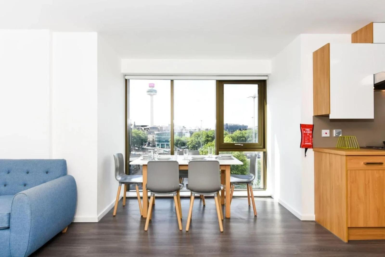 For Students Only Ensuites With Shared Kitchen At Vibrant Byrom Point Retreat With Gym, Study And Social Lounge In Liverpool
