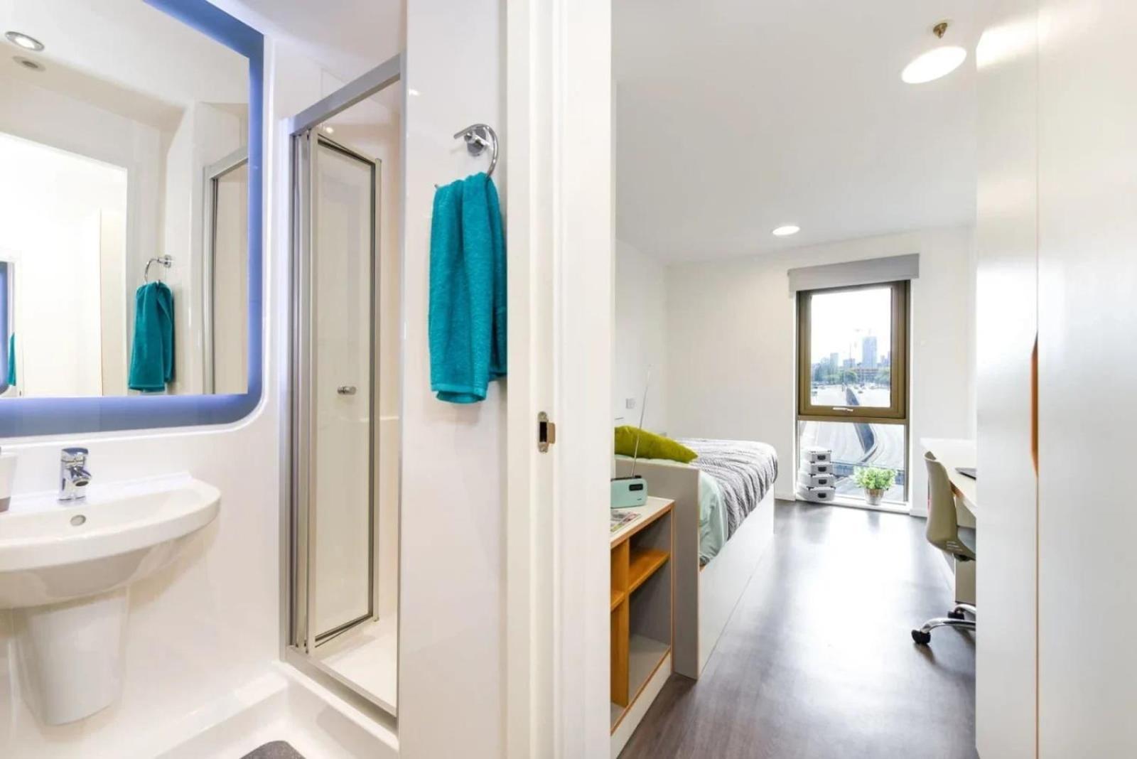 For Students Only Ensuites With Shared Kitchen At Vibrant Byrom Point Retreat With Gym, Study And Social Lounge In