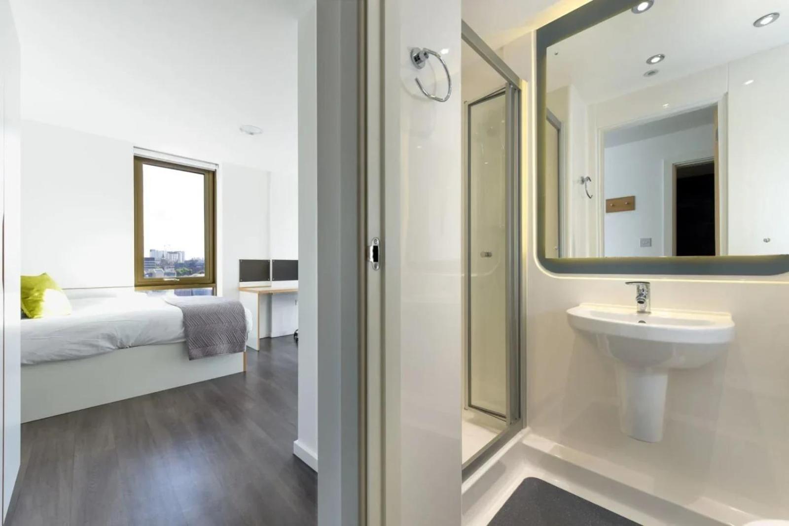 Apartment For Students Only Ensuites With Shared Kitchen At Vibrant Byrom Point Retreat With Gym, Study And Social Lounge In