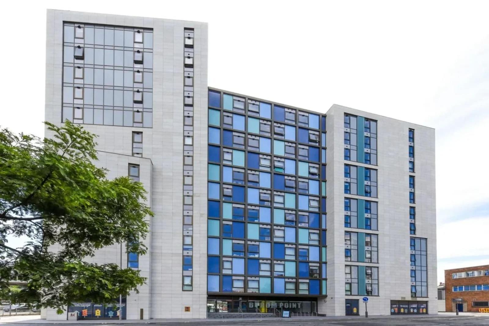 For Students Only Ensuites With Shared Kitchen At Vibrant Byrom Point Retreat With Gym, Study And Social Lounge In