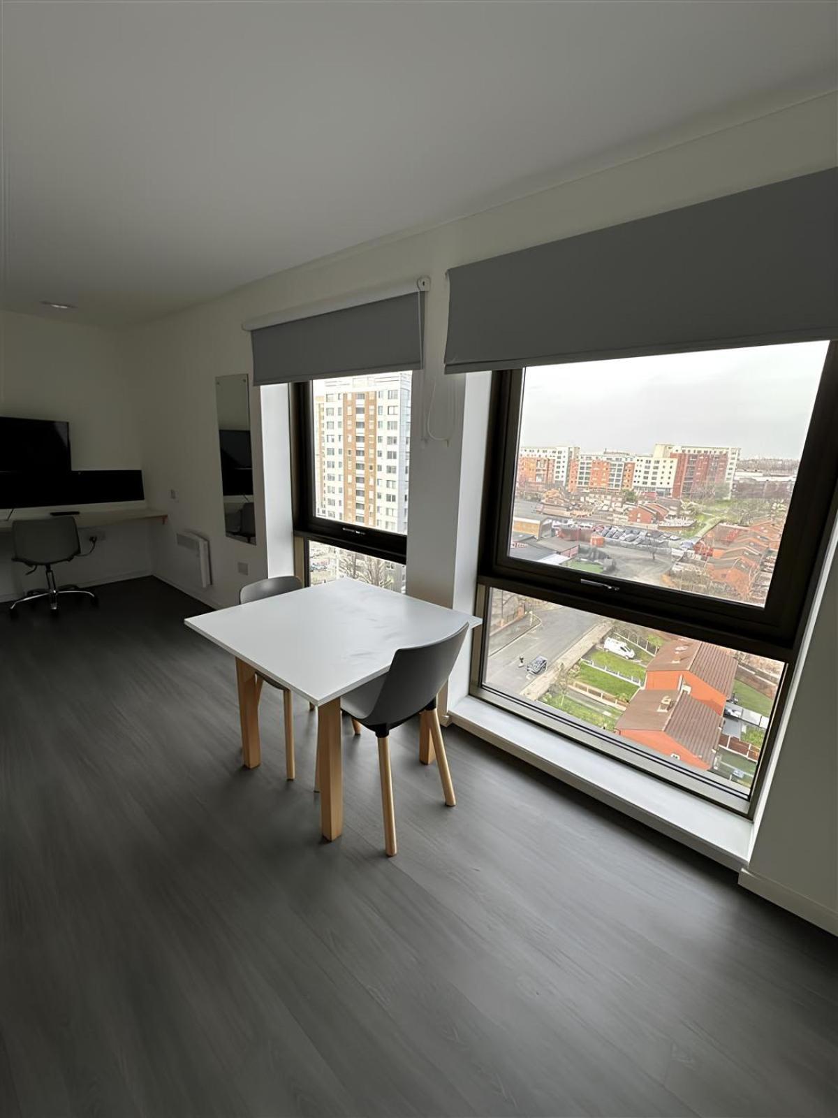 For Students Only Ensuites With Shared Kitchen At Vibrant Byrom Point Retreat With Gym, Study And Social Lounge In *