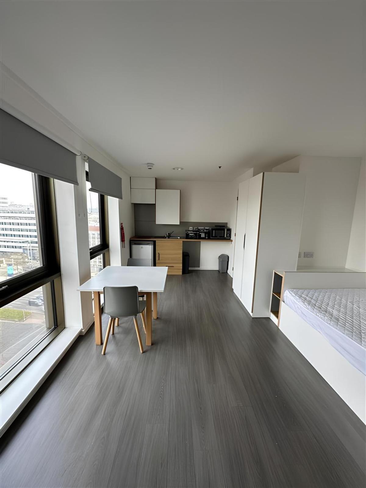 For Students Only Ensuites With Shared Kitchen At Vibrant Byrom Point Retreat With Gym, Study And Social Lounge In * Liverpool