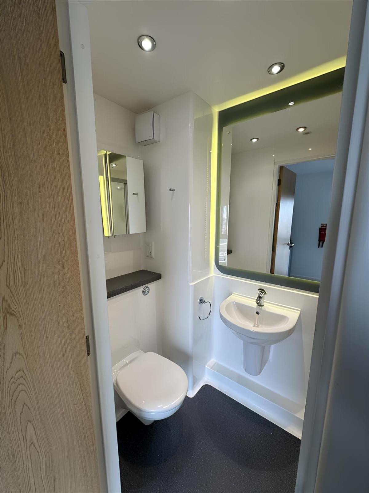 For Students Only Ensuites With Shared Kitchen At Vibrant Byrom Point Retreat With Gym, Study And Social Lounge In