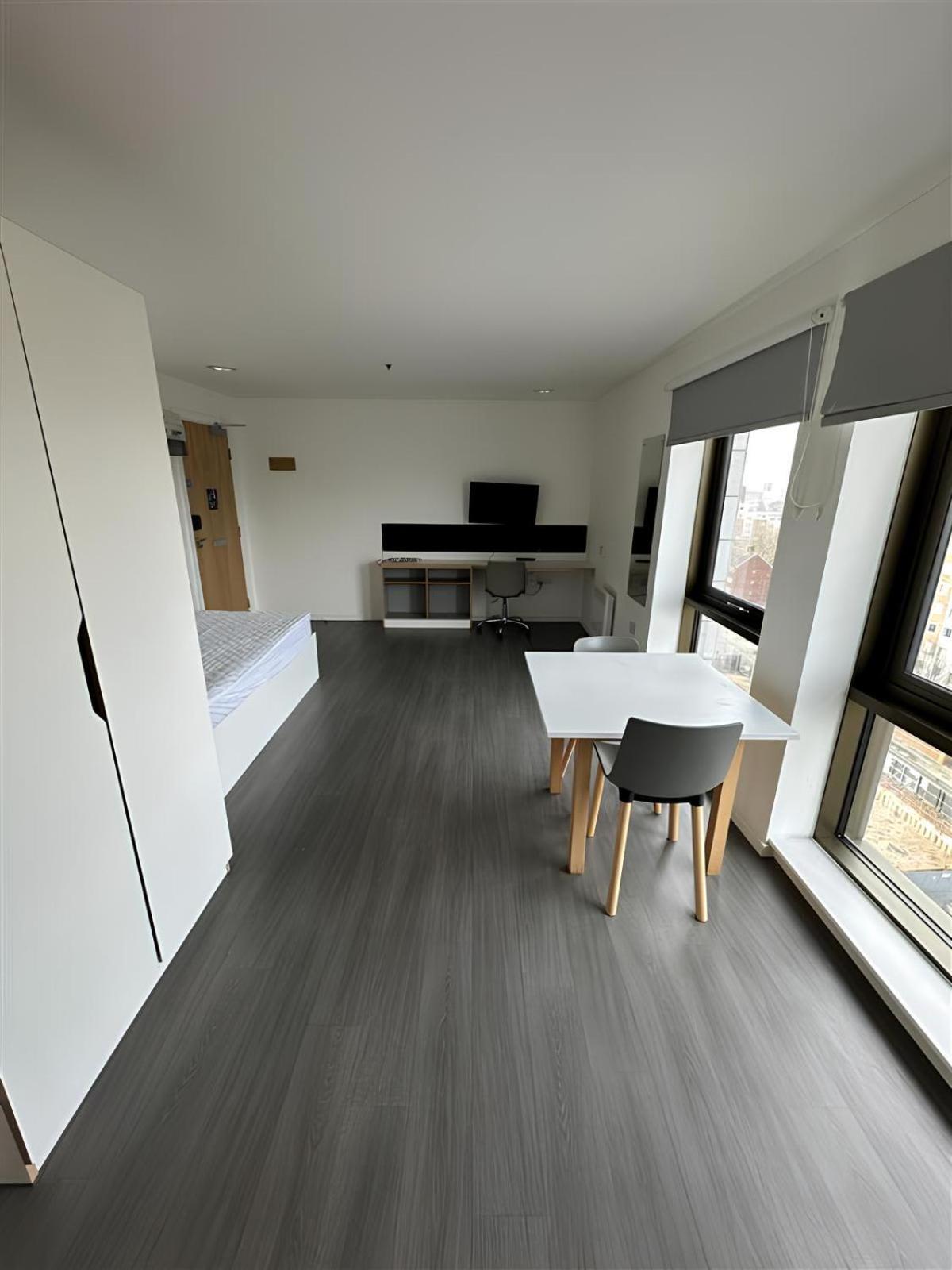 For Students Only Ensuites With Shared Kitchen At Vibrant Byrom Point Retreat With Gym, Study And Social Lounge In Apartment Liverpool